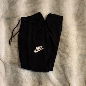 Nike Joggers Women’s
